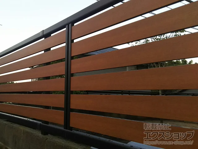熊本県熊本市のValue Selectのフェンス・柵 モクアルフェンス 横板タイプ 自由柱施工 施工例