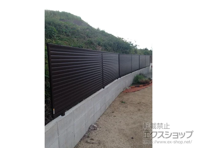 和歌山県藤枝市のYKKAPのフェンス・柵 ミエーネフェンス 目隠しルーパータイプ 自由柱施工 施工例