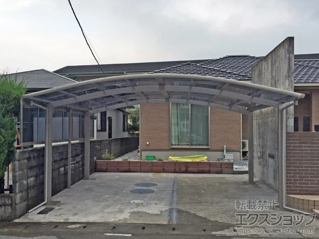 大分県豊田市のYKKAPのカーポート レイナツインポートグラン　積雪〜20cm対応＋屋根ふき材補強部品＋サイドパネル（片側） 施工例