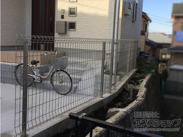神奈川県大和市のYKKAPのフェンス・柵 イーネットフェンス2F型 自由柱 施工例