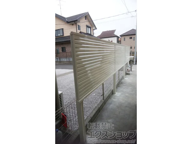 埼玉県いわき市のValue Selectのフェンス・柵 ミエーネフェンス 目隠しルーバータイプ 2段支柱 自立建て用（パネル1段） 施工例