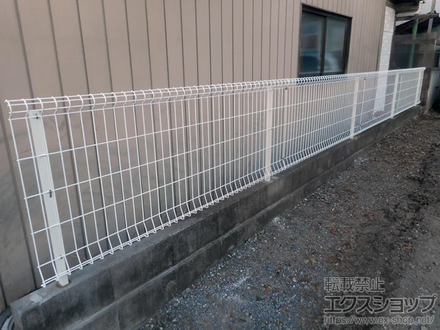 埼玉県鈴鹿市のYKKAPのフェンス・柵 イーネットフェンス2F型 自由柱施工 施工例