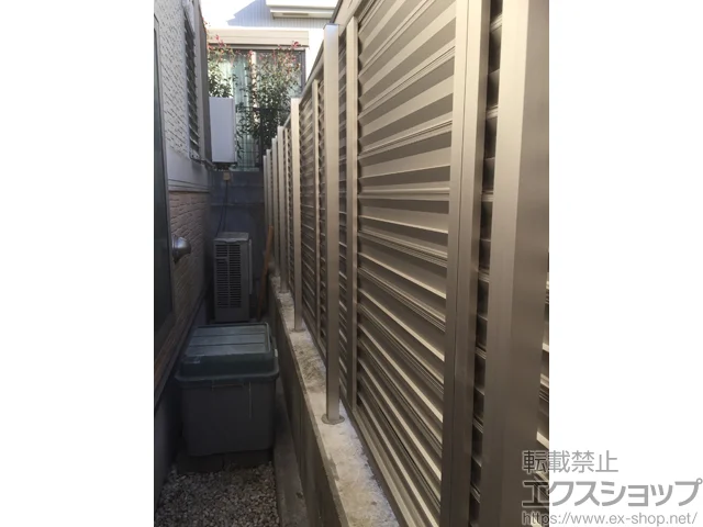 神奈川県横浜市のYKKAPのフェンス・柵 レスティナフェンス5型 目隠しルーバー 自由柱施工 施工例