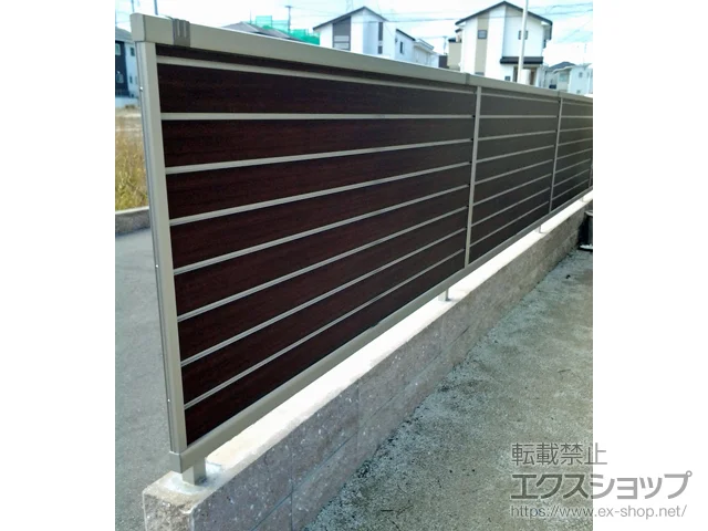 福岡県各務原市のValue Selectのフェンス・柵 ルシアスフェンスF02型 横目隠し 木目カラー 自由柱施工 施工例