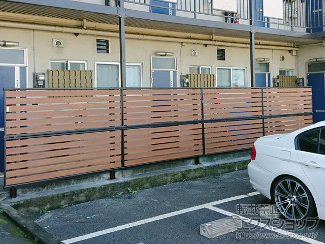 神奈川県川崎市のValue Selectのフェンス・柵 モクアルフェンス 横板タイプ 2段支柱 自立建て用（パネル2段） 施工例