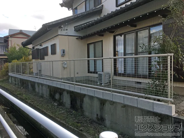 岐阜県柏市のYKKAPのフェンス・柵 シンプレオフェンスM1型 横井桁メッシュ 自由柱 施工例