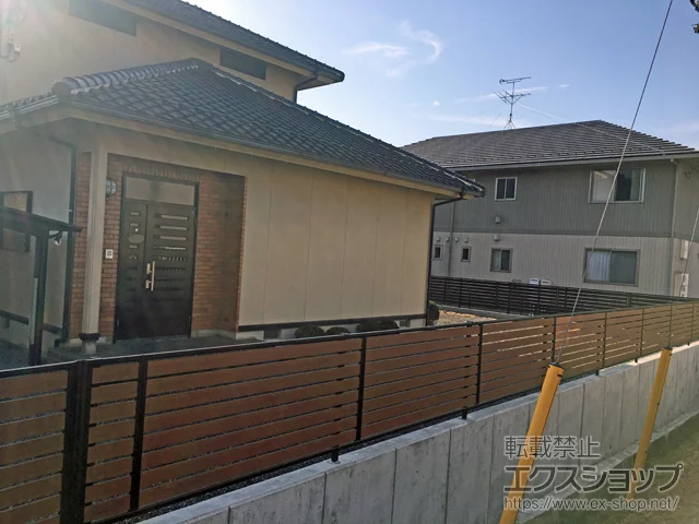 岡山県大牟田市のYKKAPのフェンス・柵 モクアルフェンス 横板タイプ 自由柱施工 施工例