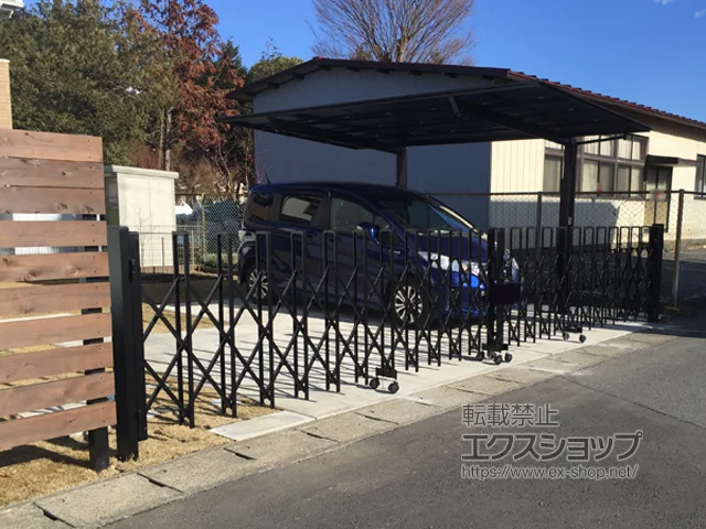 茨城県上尾市のLIXIL リクシル(TOEX)のカーゲート トリップゲート RB型 ノンレール 両開き 70W(35S＋35M) 施工例