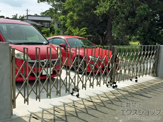 千葉県上尾市のLIXIL リクシル(TOEX)のカーゲート トリップゲート RB型 ノンレール 両開き 64W(32S+32M) 施工例