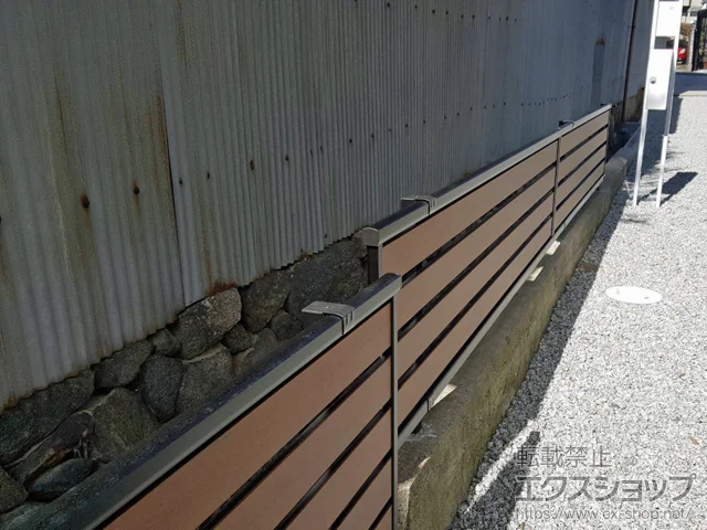 奈良県羽島市のLIXIL リクシル(新日軽)のフェンス・柵 モクアルフェンス 横板タイプ 自由柱 施工例