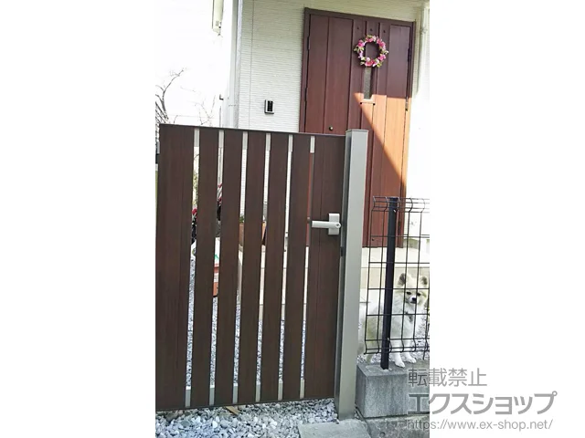 神奈川県曽於市のYKKAPの門扉 ルシアス門扉BS02型 たて多スリット 片開き 複合カラー 門柱使用 施工例