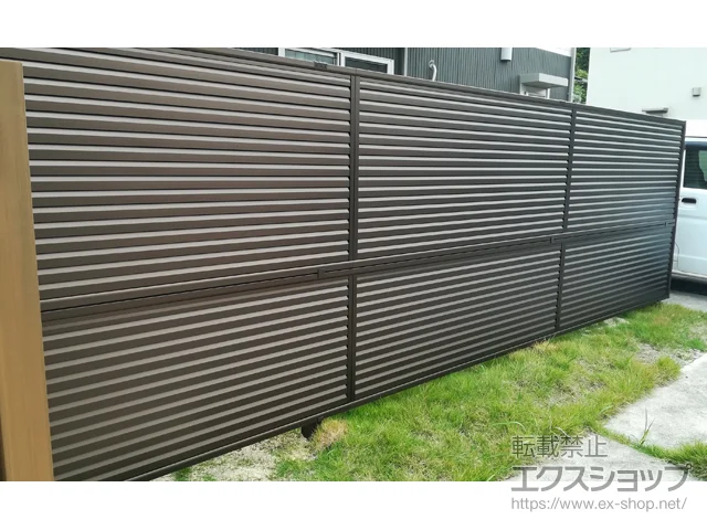大分県熊本市のValue Selectのフェンス・柵 ミエーネフェンス 目隠しルーバータイプ 2段支柱 施工例