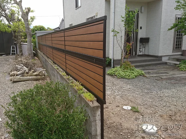 熊本県横浜市のYKKAPのフェンス・柵 モクアルフェンス 目隠しタイプ 2段支柱 施工例