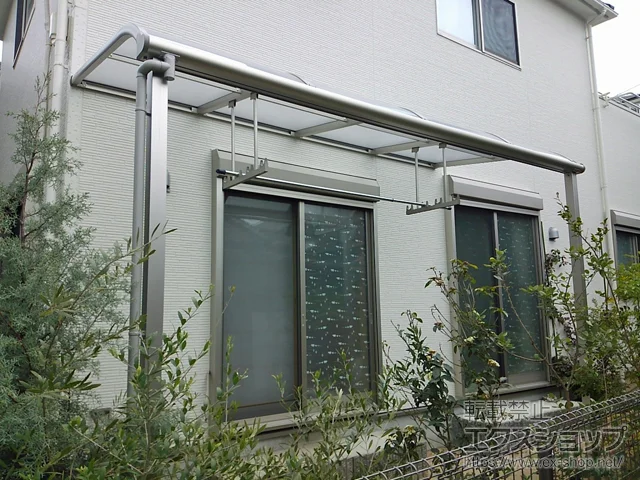 広島県栃木市のLIXIL リクシル（トステム）のテラス屋根 プレシオステラス R型 テラスタイプ 単体 積雪〜20cm対応 施工例