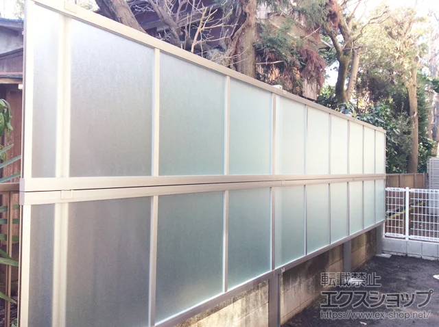 東京都逗子市のValue Selectのフェンス・柵 ライシスフェンスP型 多段柱 施工例
