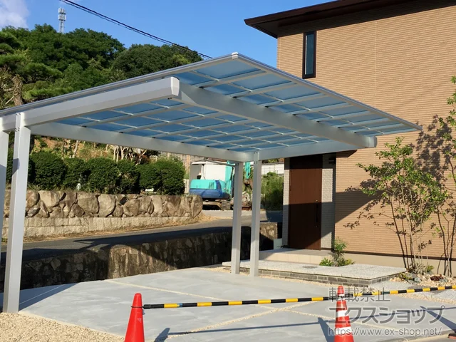 広島県豊田市の三協アルミのカーポート エフルージュツインEX 後方支持タイプ 積雪〜20cm対応 施工例