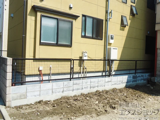 東京都宮崎市のLIXIL(リクシル)のフェンス・柵 アルメッシュフェンス1型 フリーポールタイプ 施工例