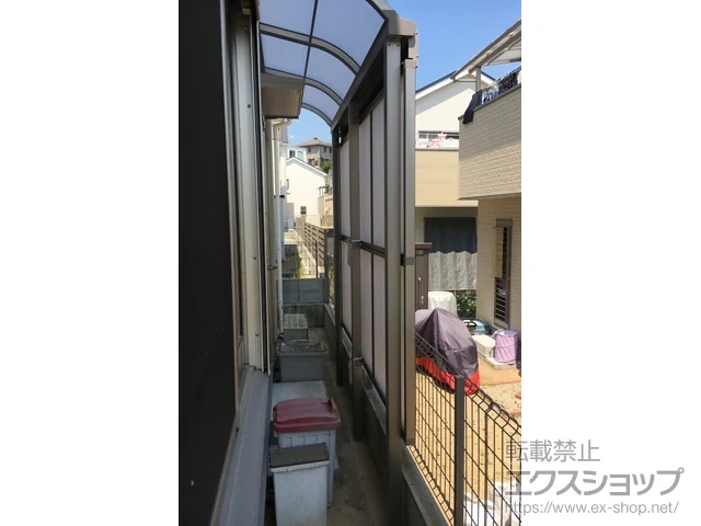 兵庫県調布市ののフェンス・柵、テラス屋根 スピーネ R型 テラスタイプ 単体 積雪〜20cm対応＋前面スクリーン 施工例