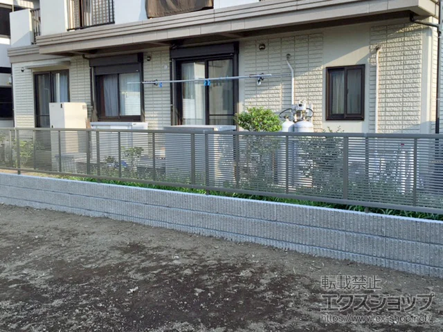 静岡県三島市のLIXIL リクシル(TOEX)のフェンス・柵 ライシスフェンス 1型 細横桟 フリーポールタイプ 施工例