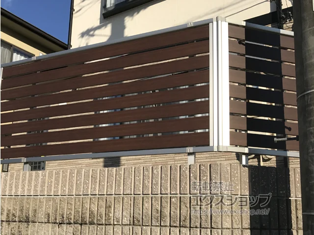 広島県印西市のYKKAPのフェンス・柵 ルシアスフェンスF04型 横半目隠し 自由柱 施工例