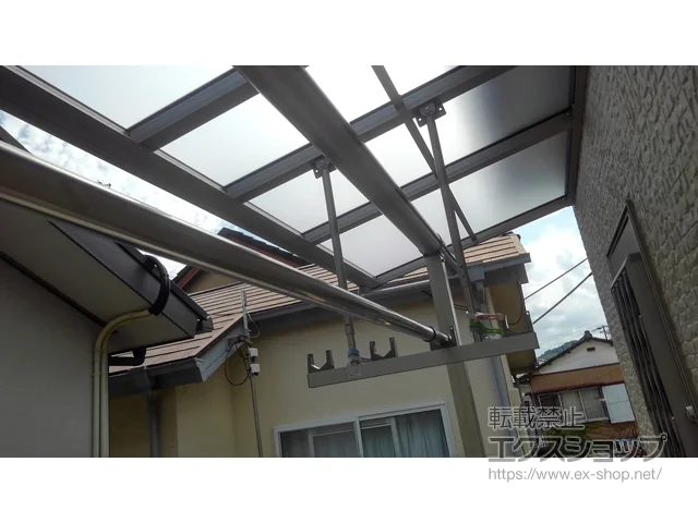 静岡県三木市のYKKAPのバルコニー・ベランダ屋根 プレシオステラス F型 屋根タイプ 連棟 積雪〜20cm対応 施工例