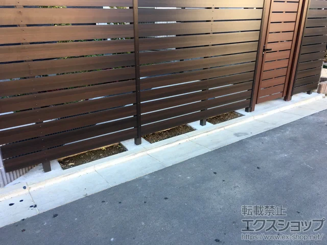 東京都福津市のYKKAPのフェンス・柵 マイティウッド デコ 横貼り12段 隙間15ｍｍ 施工例