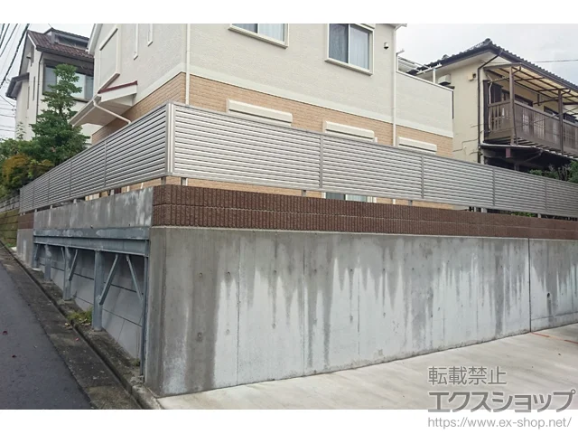 神奈川県碧南市ののサイクルポート・自転車置き場、フェンス・柵 ミエーネフェンス 目隠しルーバータイプ 自由柱 施工例