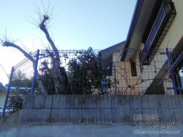 神奈川県横浜市のYKKAPのフェンス・柵 イーネットフェンス1M型 間仕切柱施工 施工例