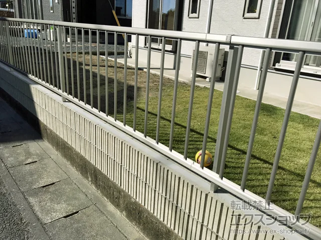 茨城県横浜市のYKKAPのフェンス・柵 ミエッタフェンス 防犯たて格子タイプ 自由柱施工 施工例