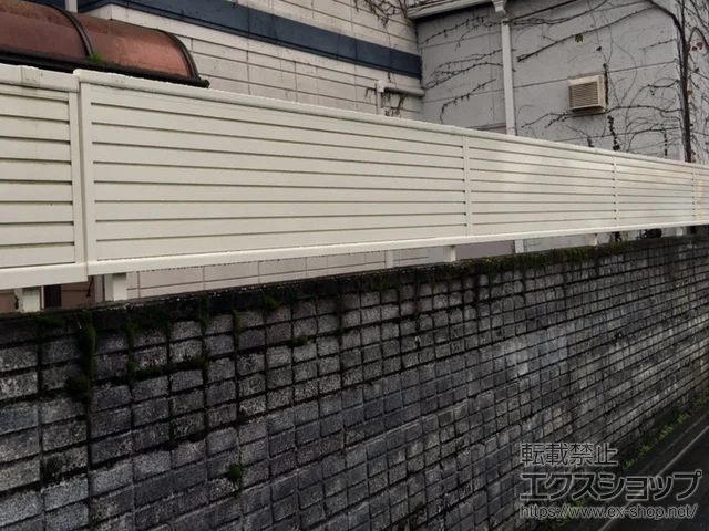 兵庫県別府市の積水樹脂(セキスイ)のフェンス・柵 シンプレオフェンス5型 横目隠し 自由柱 施工例