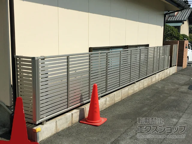 広島県新潟市のYKKAPのフェンス・柵 シンプレオフェンス3型 横太格子 自由柱施工 施工例