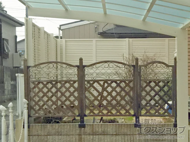 千葉県北九州市のLIXIL(リクシル)のフェンス・柵 ミエーネフェンス 目隠しルーバータイプ 2段支柱 自立建て用 施工例