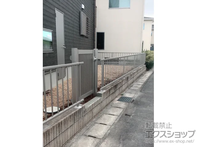 三重県横浜市のYKKAPの門扉 シンプレオ門扉2型 縦格子 片開き 門柱使用 施工例