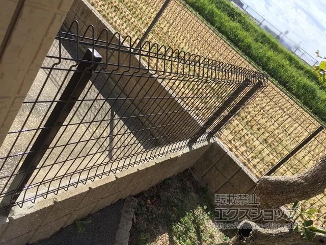 兵庫県さいたま市のLIXIL リクシル(TOEX)のフェンス・柵 メッシュフェンス G10-R 自由柱 施工例