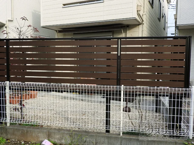 東京都仙台市のYKKAPのフェンス・柵 モクアルフェンス 横板タイプ 2段支柱 自立建て用（パネル1段） 施工例
