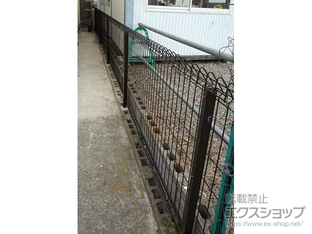 大阪府横須賀市のValue Selectのフェンス・柵 メッシュフェンスG10-R 自由柱 施工例