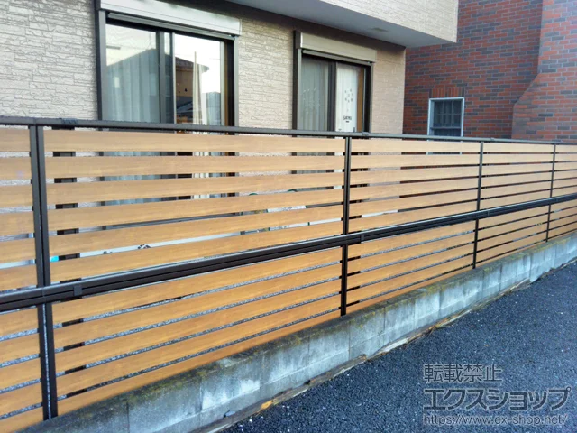 埼玉県仙台市のValue Selectのフェンス・柵 モクアルフェンス 横板タイプ 2段支柱 自立建て用（パネル2段） 施工例