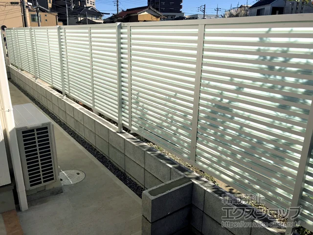 千葉県松戸市のLIXIL リクシル(TOEX)のフェンス・柵 サニーブリーズフェンスS型 間仕切りタイプ 二段施工 施工例