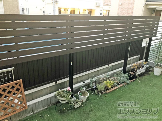 神奈川県横浜市のYKKAPのフェンス・柵 ルシアスフェンスH02型 横板格子 木調カラー　自由柱施工 施工例