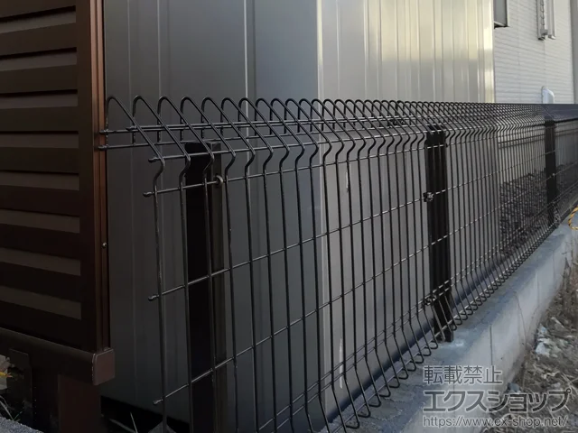 埼玉県町田市の積水樹脂(セキスイ)のフェンス・柵 メッシュフェンス G10-R 自由柱 施工例