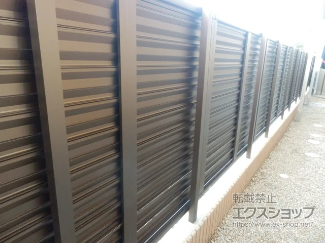 山口県富山市のYKKAPのフェンス・柵 シンプレオフェンス13型 ルーバー 自由柱施工 施工例