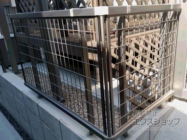 愛知県大府市のLIXIL(リクシル)のフェンス・柵、物置・収納・屋外倉庫 セレビューフェンス R3型 自在柱式 施工例