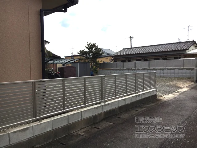 佐賀県神埼市のYKKAPのフェンス・柵 シンプレオフェンス3型 横太格子 自由柱施工 施工例