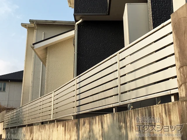 福岡県岩国市のLIXIL リクシル(TOEX)のフェンス・柵 シンプレオフェンスSY1型 横スリット 自由柱施工 施工例