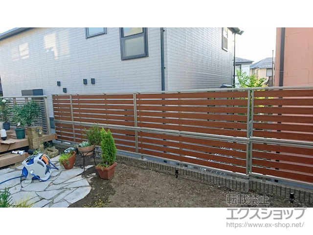 神奈川県仙台市ののフェンス・柵 ルシアスフェンスF04型 横板 複合カラー 2段支柱 ブロック建て用（パネル2段） 施工例