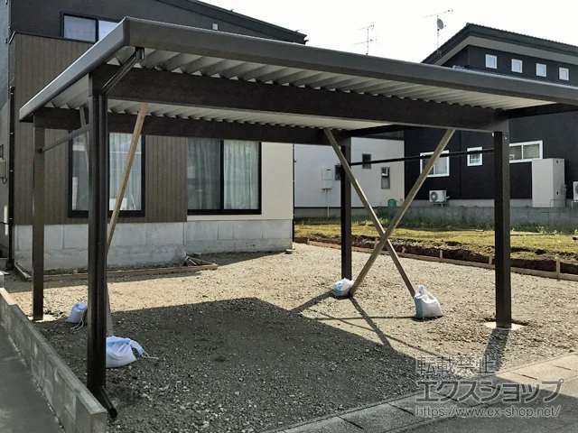新潟県柏崎市のYKKAPのカーポート ジーポートneo Aタイプ 2台用 角柱4本柱 積雪〜100cm対応 施工例