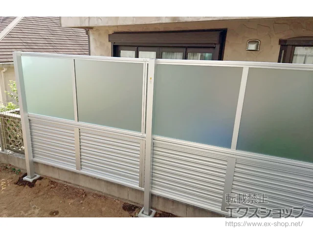 神奈川県橿原市のValue Selectのフェンス・柵 シンプレオフェンス13型+P1型 2段支柱 自立建て用（パネル2段） 施工例