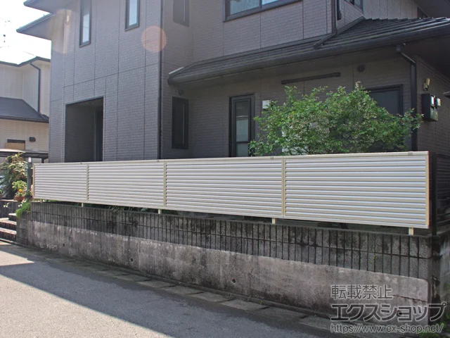 福岡県太田市のYKKAPのフェンス・柵 ミエーネフェンス 目隠しルーバータイプ 自由柱タイプ 施工例