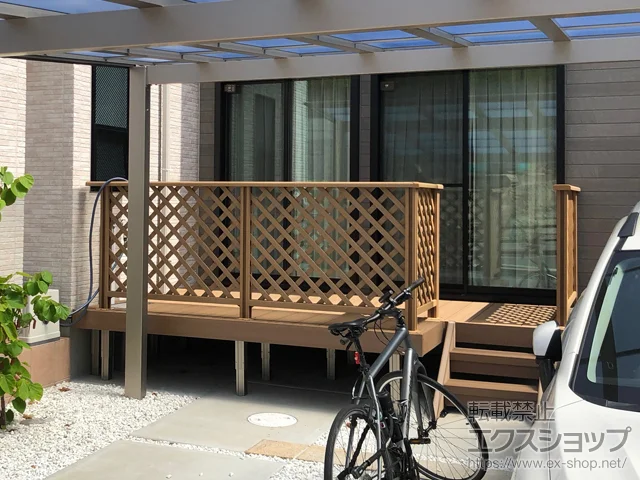 大阪府東松山市のYKKAPのウッドデッキ 樹ら楽ステージ 木彫 施工例
