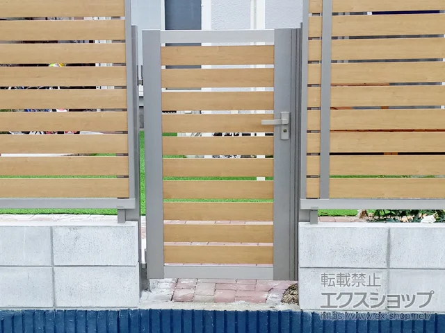 兵庫県井原市の三協アルミのフェンス・柵 セレビュー門扉 RP3型 片開き 門柱式 施工例